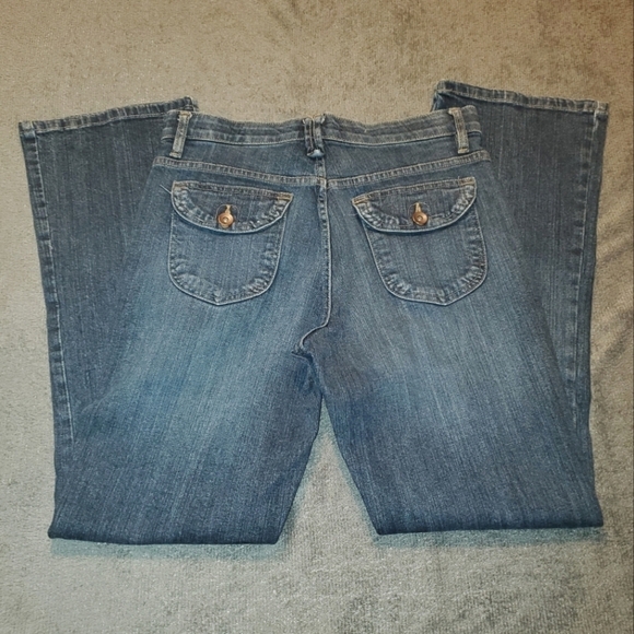 Lee Medium Wash Bootcut Stretch Size 6 - Picture 1 of 7